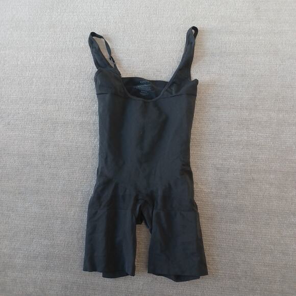 Assets Spanx One Piece Women 1X Black Unlined Seamless Shorts Body Shaper - Picture 7 of 7